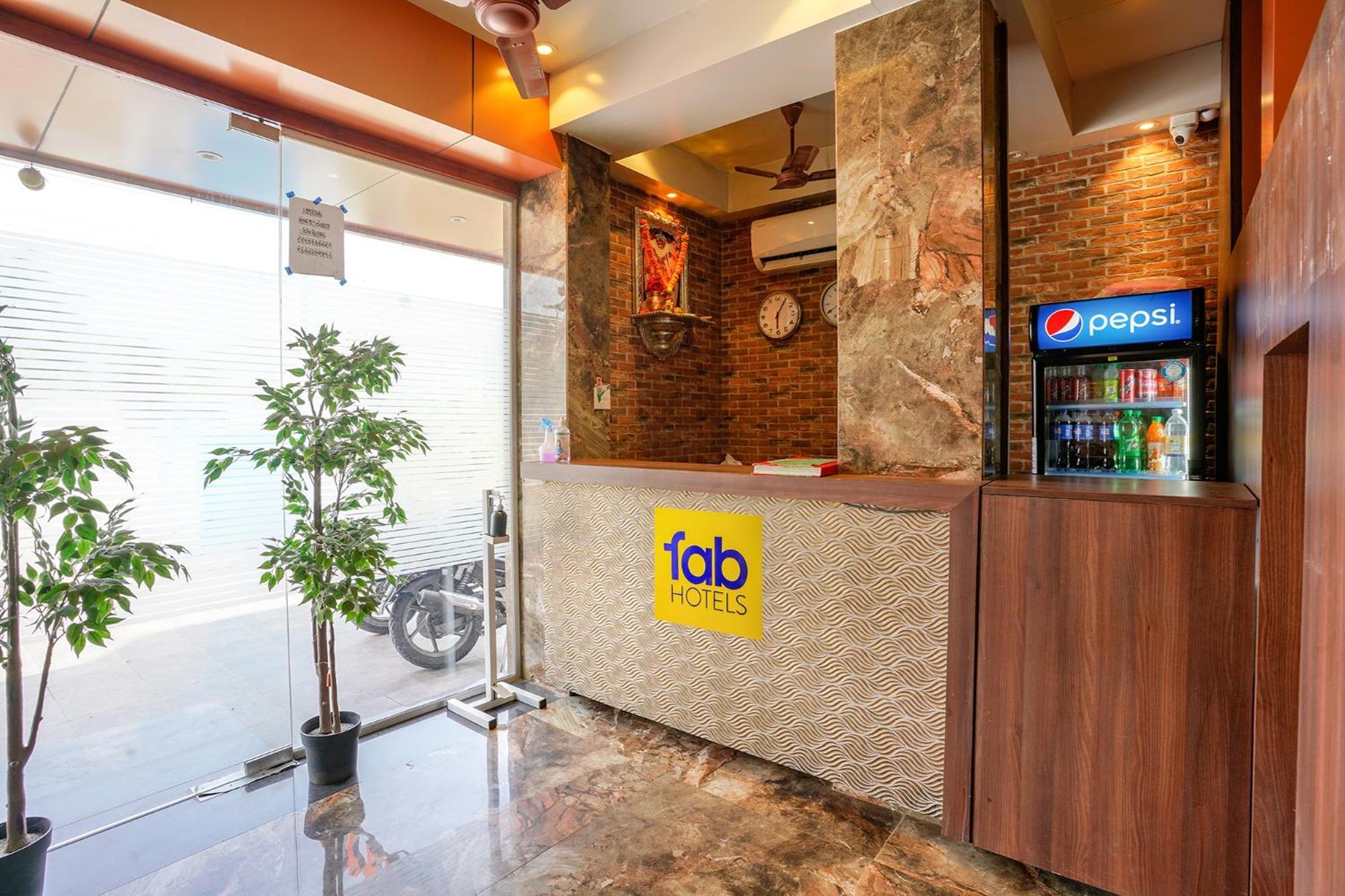 Fabexpress Super 7 Inn - Nr Rabale Station نافي مومباي المظهر الخارجي الصورة